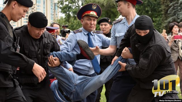 Шесть недель в режиме ЧП не могли не сказаться негативно на социальном самочувствии казахстанцев.