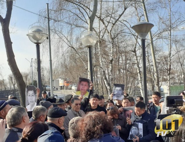 Родные политактивиста Дулата Агадила требуют повторного расследования его гибели