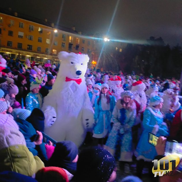 «Елочка – гори!» В Караганде зажгли главную елку города