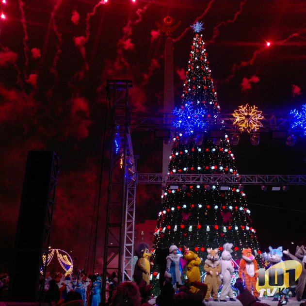 «Елочка – гори!» В Караганде зажгли главную елку города