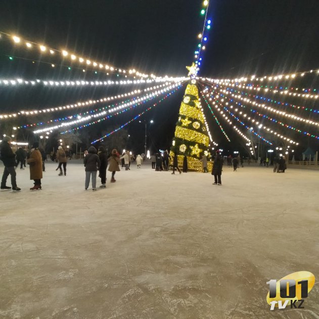 «Елочка – гори!» В Караганде зажгли главную елку города